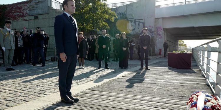 Macron, 60 yıl önce Paris’te Cezayirli göstericilere yapılan ‘affedilemez’ müdahaleyi kınadı