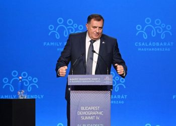 Sırplar, Bosna-Hersek’in askeri, adli ve mali yönetiminden çekilme tehdidinde bulundu