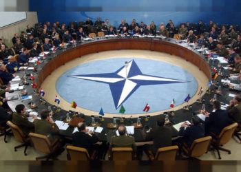 NATO Rusya misyonunda akredite 8 subay casusluk suçlaması ile organizasyondan atıldı