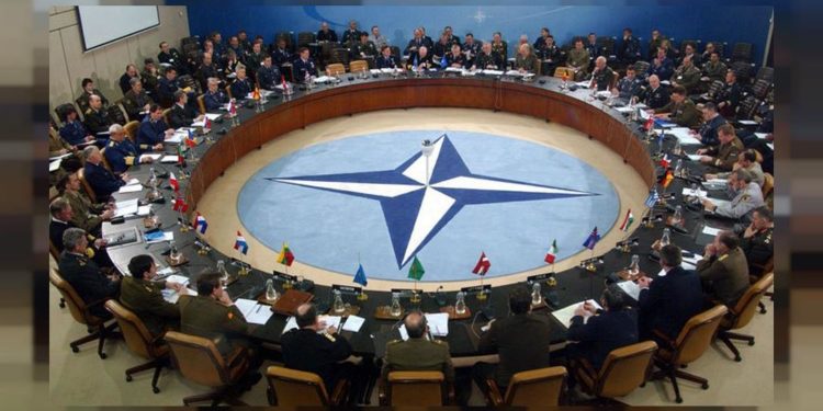 NATO Rusya misyonunda akredite 8 subay casusluk suçlaması ile organizasyondan atıldı