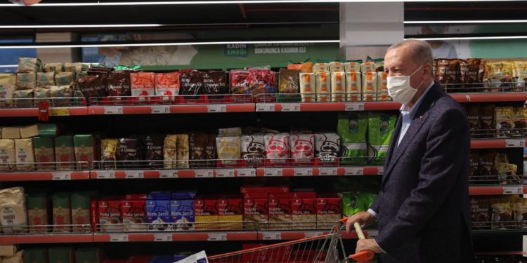 Erdoğan: Türkiye genelinde 500 metrekareden bin kadar market yapılacak