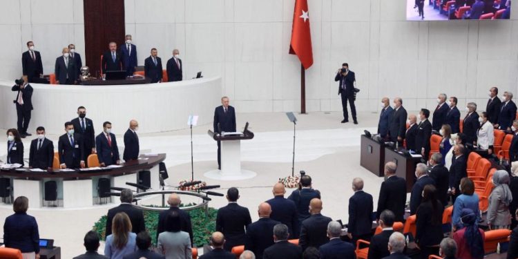 Suriye ve Irak tezkeresi Meclis’te yapılan oylamada kabul edildi