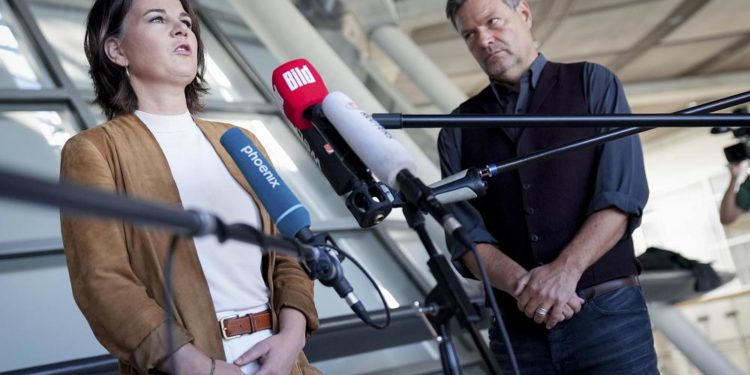 Yeşiller ve Hür Demokratlar Almanya’daki koalisyon görüşmeleri için tercihi SPD oldu