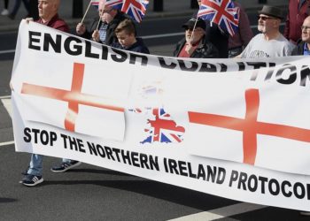 İngiltere ve İrlanda yöneticileri arasında Twitter üzerinden Brexit tartışması