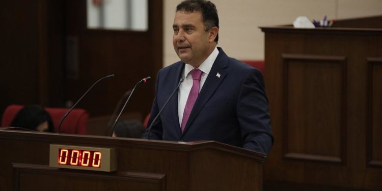 KKTC Başbakanı Ersan Saner’in siyasetten çekilmesine giden süreçte neler oldu?