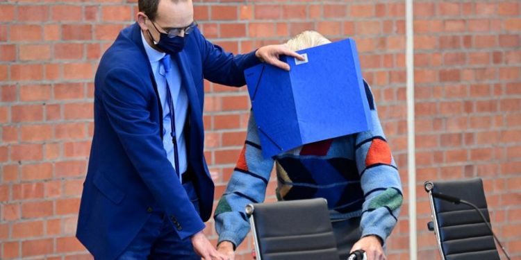 Almanya’da dünyanın en yaşlı Nazi zanlısının yargılanmasına başlandı