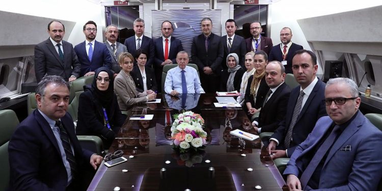 Erdoğan: Ben nasıl geri adım attım? Ben taarruzdayım. Benim kitabımda geri adım atmak yok