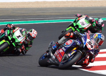 Milli motosikletçi Toprak Razgatlıoğlu, Portekiz'de birinci oldu