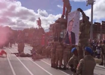 29 Ekim kutlamasında AKP’li Cumhurbaşkanı Erdoğan’ın fotoğrafı açıldı