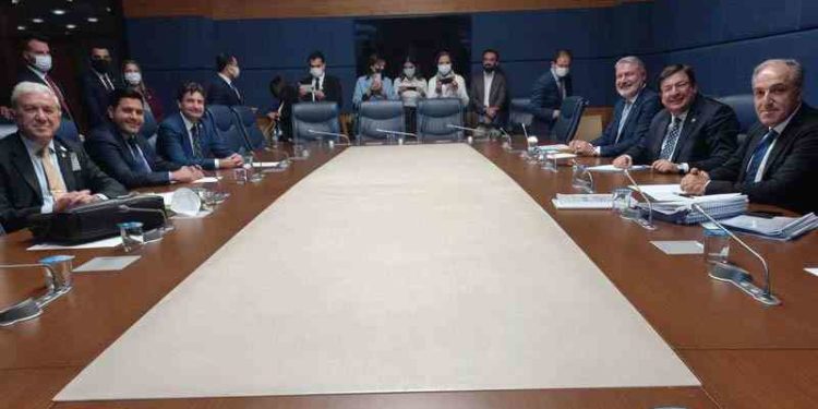 6 parti temsilcisi yasamanın altı başlıkları üzerinde çalıştı