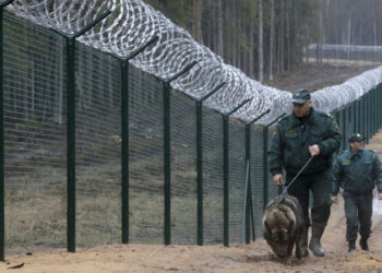 AB, göçmenleri engellemek için sınırlarına duvar ya da dikenli tel için fon sağlamayacak