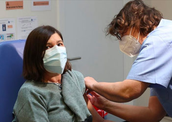 AB'de Covid-19'a karşı tam aşılanan yetişkin nüfusun oranı yüzde 75'i geçti