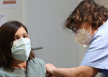 AB'de Kovid-19'a karşı tam aşılanan yetişkin nüfusun oranı yüzde 75'i geçti