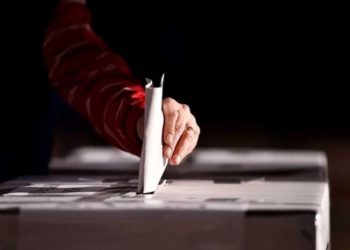 AKP'den kopan seçmen 'kararsız' mı?