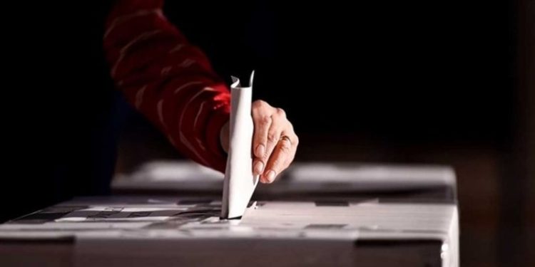 AKP'den kopan seçmen 'kararsız' mı?