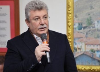 AKP'li Akbaşoğlu: 'K&uuml;rt sorunu' diyenler K&uuml;rtlere 'sorun' diyor