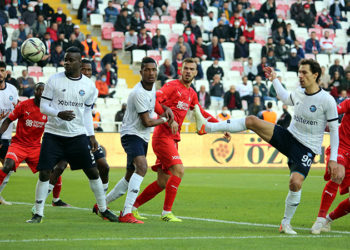 Adana Demirspor, Sivas'ta bir puanı 90+7'de kurtardı!