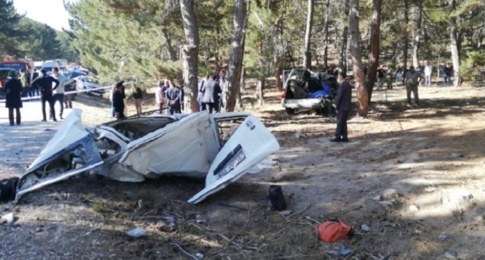 Afyonkarahisar’da öğrenci servisi devrildi: 5 ölü, 5 yaralı