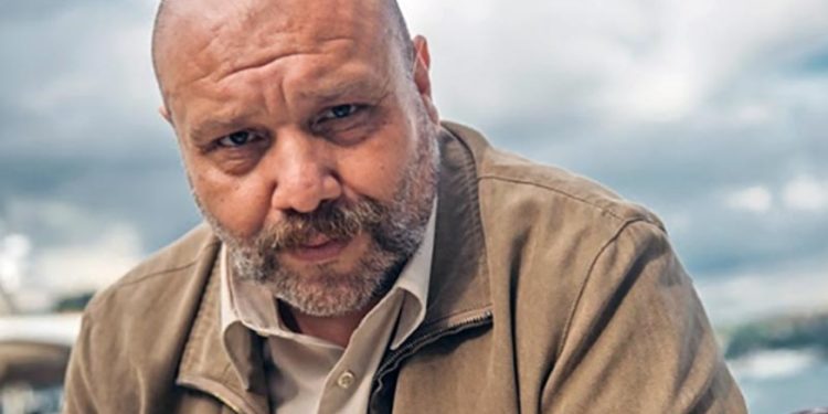 Ahmet Mümtaz Taylan'dan Karadağlı'ya: Vızıldayan bir erkek