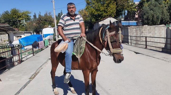 Akaryakıta zam gelince arabasını satıp at aldı: ‘Ne vergisi ne muayenesi var’