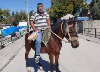 Akaryakıta zam geldi, arabayı satıp at aldı