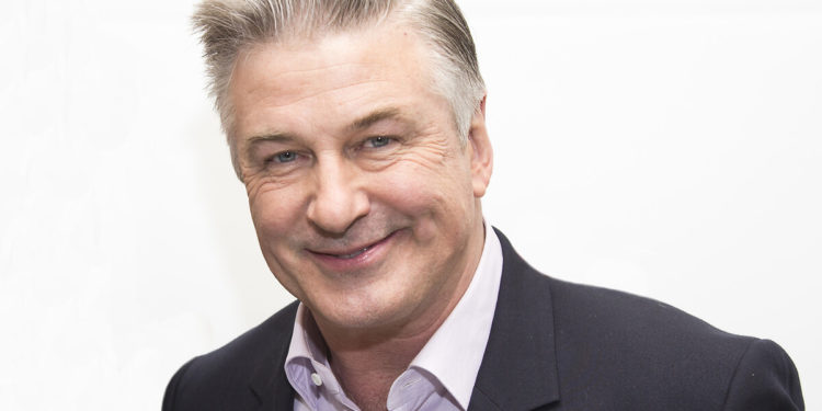 Alec Baldwin’in film setindeki kaza sırasında silahını kameraya doğrulttuğu ortaya çıktı
