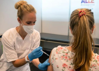 Alman doktorlardan 12 yaş üstüne Korona aşısı tavsiyesi