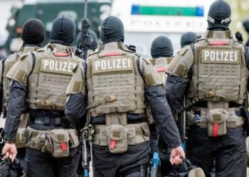 Alman polisinden ‘kara para’ operasyonu; Tutuklananlar arasında Türkler de var