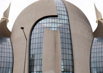 Almanların dörtte üçü ezana karşı