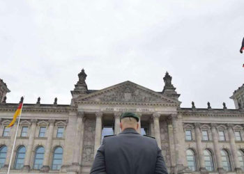 Almanya Federal Meclisi’nde ilk kez Türkiyeli bir başkanvekili seçildi