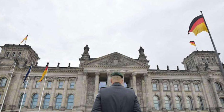 Almanya Federal Meclisi’nde ilk kez Türkiyeli bir başkanvekili seçildi