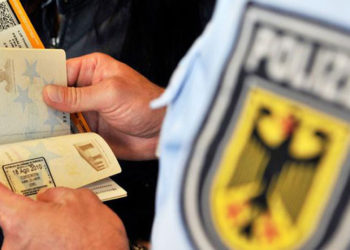 Almanya'da gri pasaportla insan kaçakçılığının ilk davası başlıyor