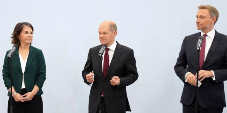 Almanya'da koalisyon görüşmeleri başlıyor