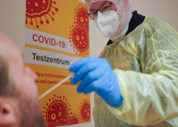 Almanya'da koronavirüs vaka sayıları artıyor, Rusya tam kapanmaya gidiyor