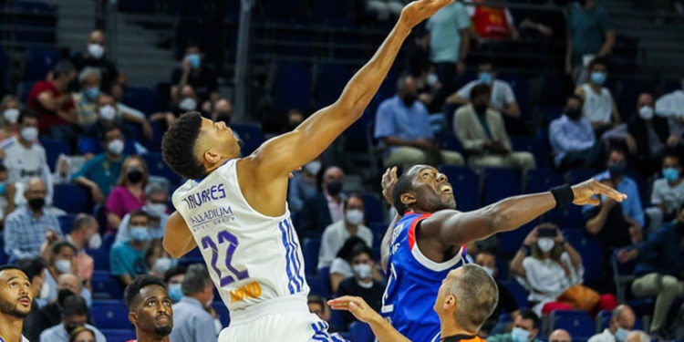 Anadolu Efes, Real Madrid'e yenildi