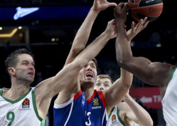 Anadolu Efes THY Avrupa Ligi'nde farklı kazandı