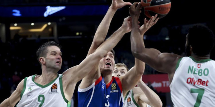 Anadolu Efes THY Avrupa Ligi'nde farklı kazandı