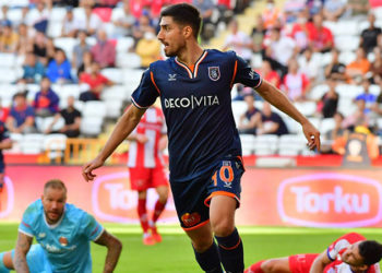 Antalyaspor'u deviren Başakşehir, Belözoğlu yönetiminde 2'de 2 yaptı!