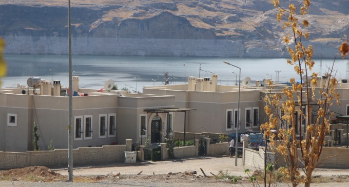 Arazilerine inşa edilen yeni Hasankeyf'te kiracı konumuna düştüler