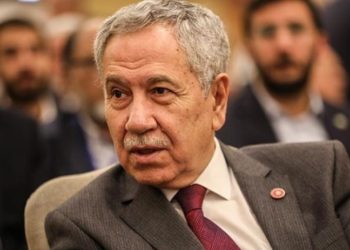 Arınç'tan AKP'ye sert eleştiri: Arabasında kokain çeken adamı alıp merkeze koymuşlar