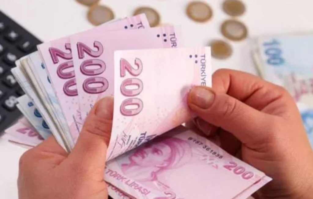 Asgari ücret 300 doların bile altına indi, maaşlar tükendi