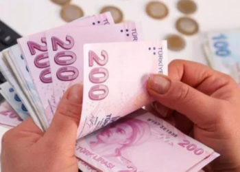 Asgari ücret 300 doların bile altına indi, maaşlar tükendi
