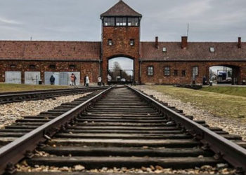 Auschwitz toplama kampına Yahudi karşıtı yazılama yapıldı