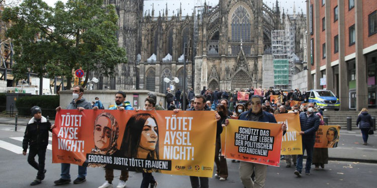 Avrupa’nın 9 şehrinde Ayşe Özdoğan ve hasta tutuklular için eylem