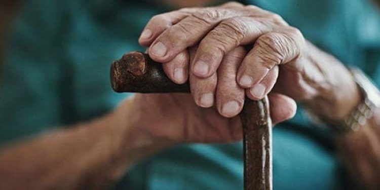 Aylarca sıra bekleyen 65 yaş üstü yurttaşa bakımevi yok