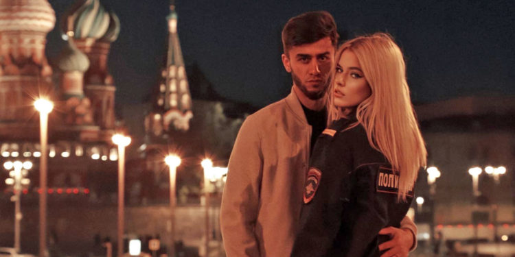 Aziz Vasil Katedrali önünde "cinsel içerikli pozlar" veren çift, 10 ay hapis cezasına çarptırıldı