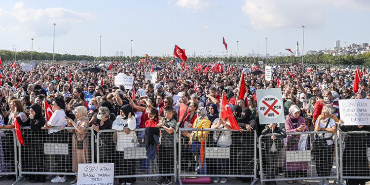 Aşı karşıtı mitinge katılanlar hakkında suç duyurusu