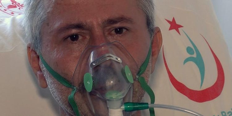 Aşı olmaya karşıydı, yoğun bakımdan çıkınca gözyaşlarıyla aşı çağrısı yaptı