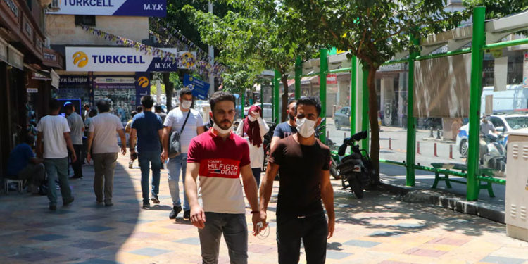 Aşılama oranı en düşük il olan Şanlıurfa'da kamu çalışanları için PCR testi zorunluluğu kaldırıldı