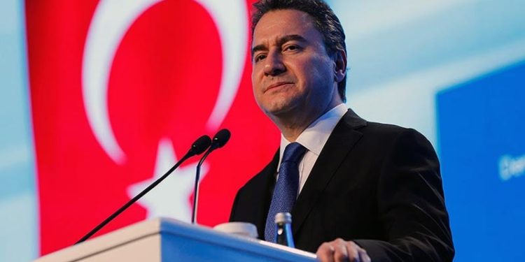 Babacan: Koskoca ülke Survivor seti gibi